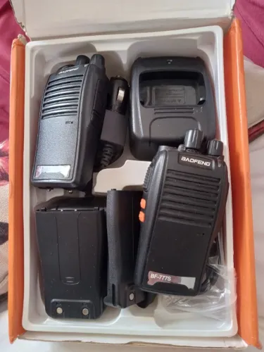 KIT COM 2 RádioS comunicadores BAOFENG 775S