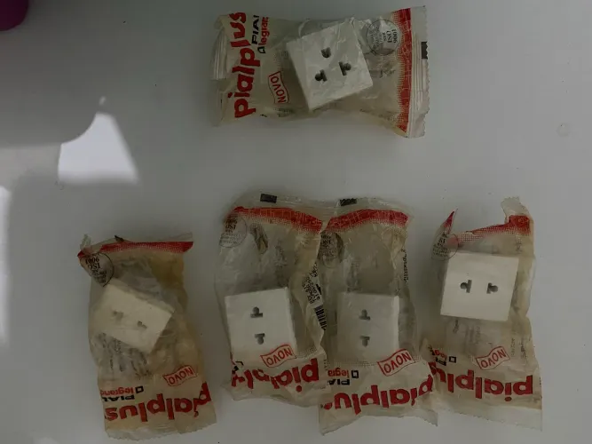 Tomada antiga Pialplus