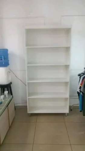 EXPOSITOR CM PRATELEIRAS MDF NOVO