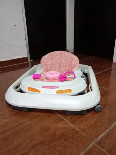 Andador Semi novo