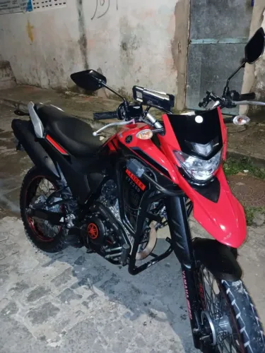 Vendo rápido excelente moto com tudo pago 