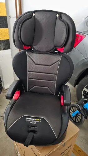 Cadeirinha Burigotto Protege Fix. Isofix e encosto. Ótimo estado.