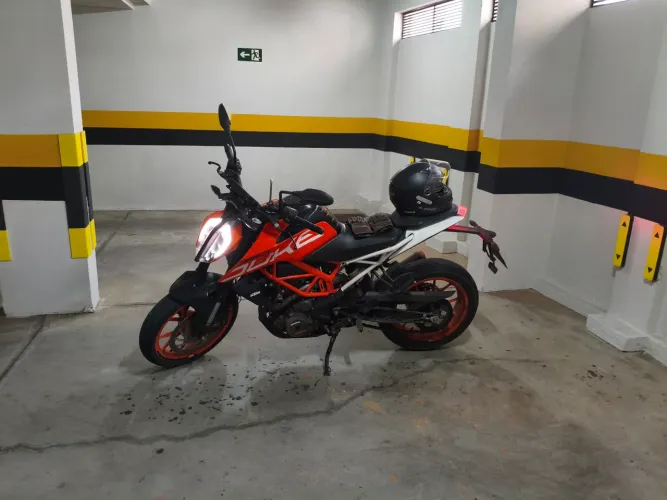 Moto KTM Duke 390
