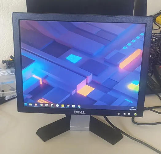 Monitor Dell Com Cabo de energia e VGA