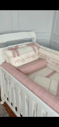 Kit Berço Linho Rosa e Bege Bordado - pouco usado