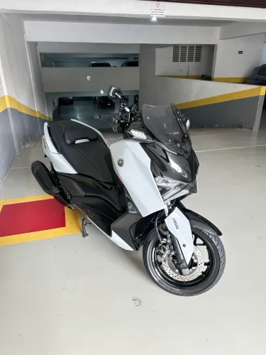 Xmax 300 cinza repleta de acessórios 