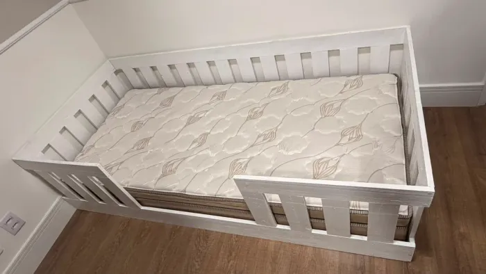 Cama montessoriana em Pallet
