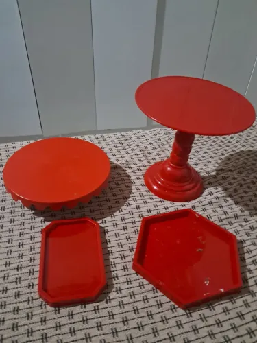 Vendo boleiras e porta doces