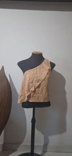 blusa bege manga unica
