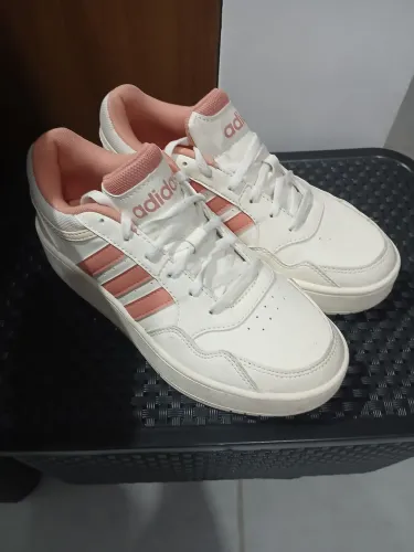 Tênis Adidas n° 35  forma grande) Original