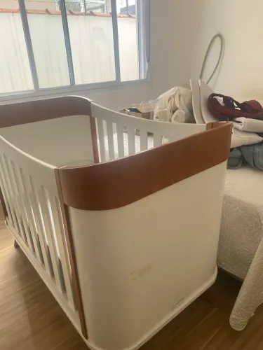 berço elegante com colchão semi novo
