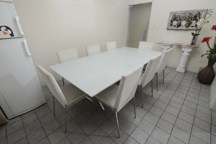 Vendo mesa 8 cadeiras