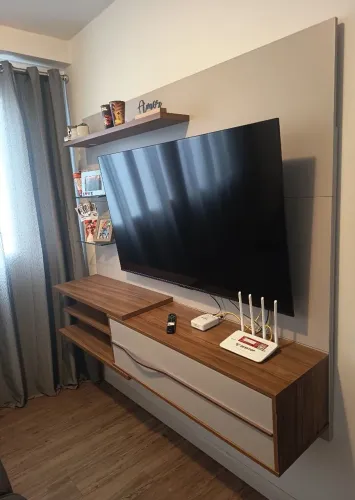 Painel para TV até 60" com LED e Prateleiras de Vidro