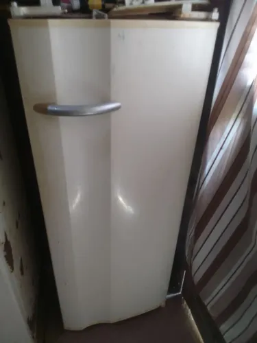 Geladeira gelando muito zap *46