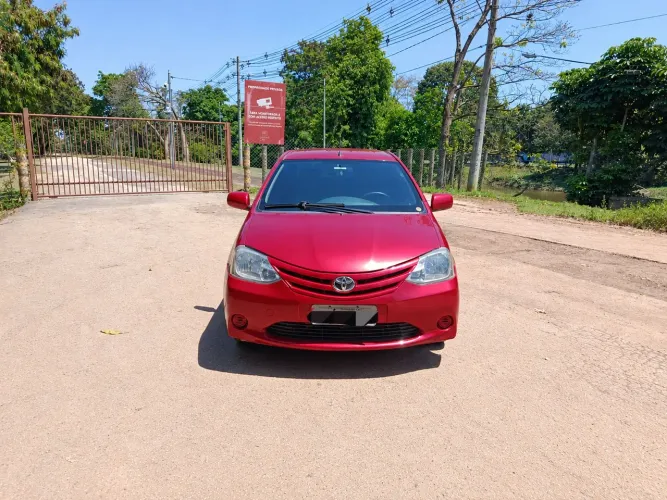 Toyota Etios XS Sedan 1.5 Flex 16V 4P Mec. 2013