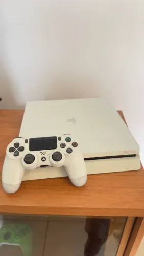 PlayStation 4 slim Branco ( versao 13.52 desblo)