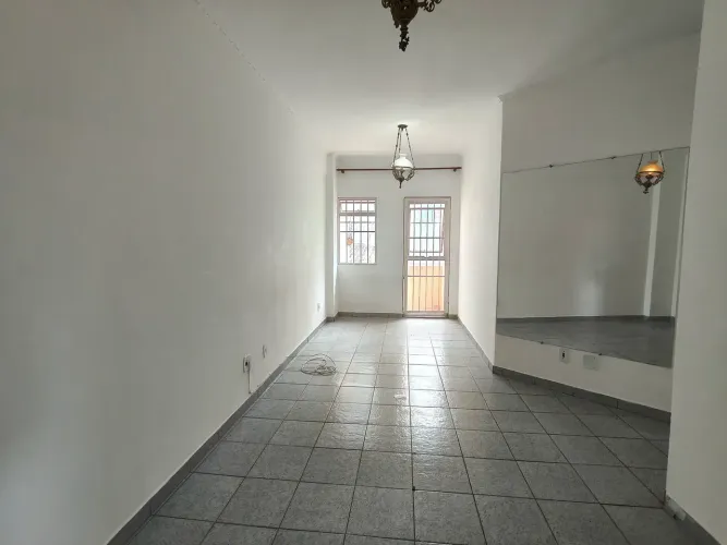 Alugo apartamento com 2 dorm-Botafogo