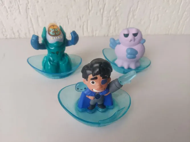 Lote 3 Bonecos Elio Disney Pixar - Coleção McDonald's 2024