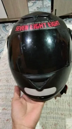 Vendo um capacete tamanho 58 em ótimas condições.