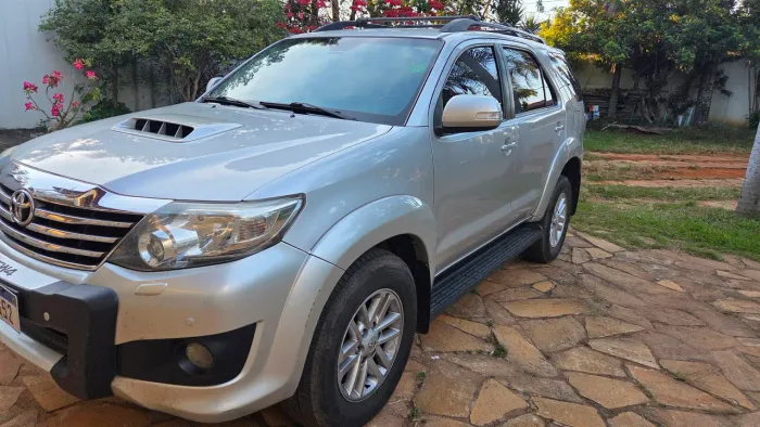 Toyota Hilux SW4 SRV D4-d 4X4 3.0 TDI Dies. AUT 2015
