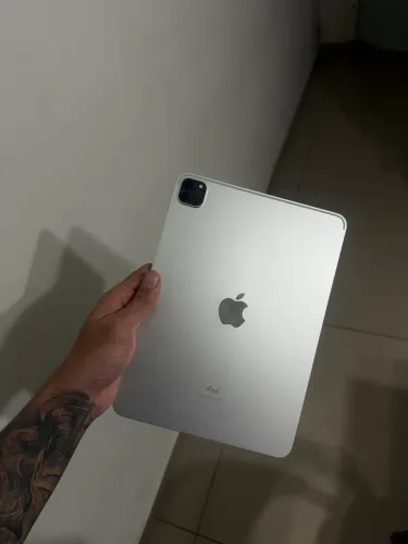 iPad Pro 11 M1 256GB Semi-Novo