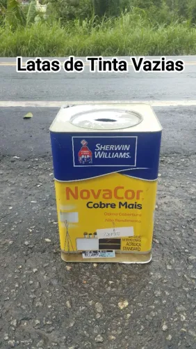 Latas de Tinta Vazias 