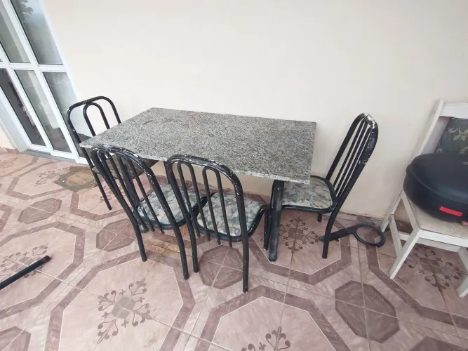Mesa quatro cadeiras