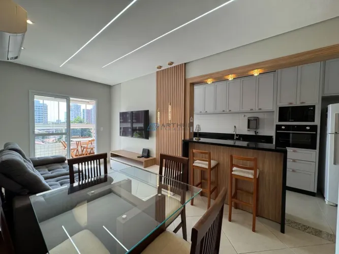 Apartamento à venda em Praia Grande com 2 dormitórios sendo 1 suíte e 76m²