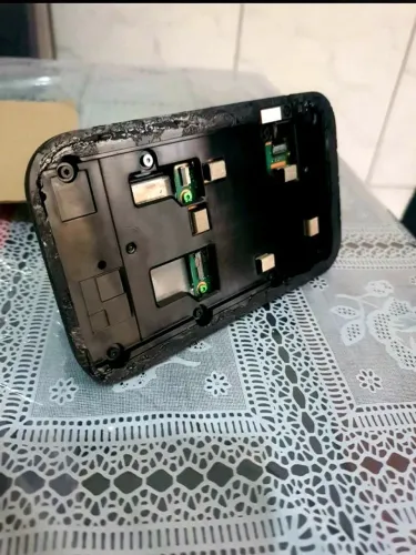 Echo Show5 - Tela Quebrada