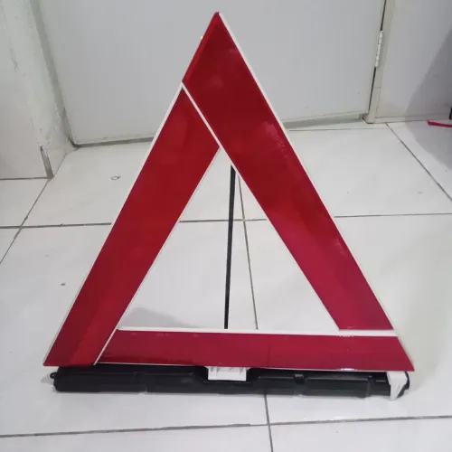 Triangulo de sinalização para carro