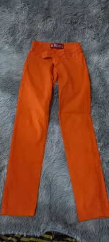 Calça jeans laranja 