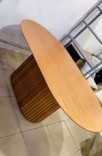 Mesa de Jantar Oval Ripada (1,80m) - Peça de showroom / mostruário