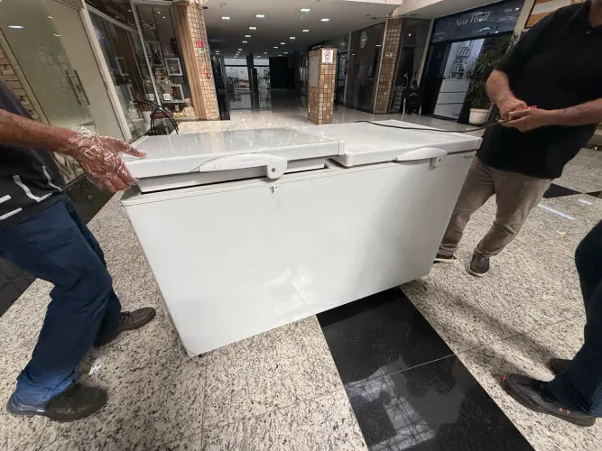 Freezer em ótimo estado de conservação 