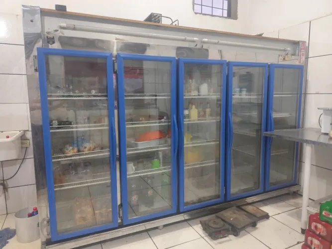 VENDO REFRIGERADOR EXPOSITOR COMERCIAL - 5 PORTAS