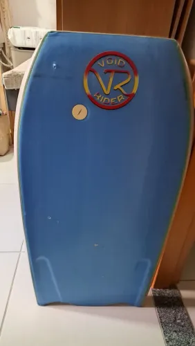 Prancha bodyboard semiprofissional + pé de pato