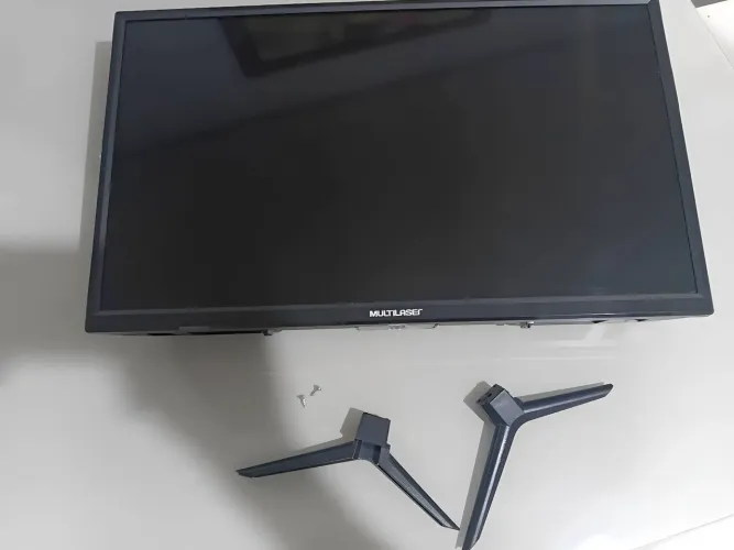 Vende-se TV Multilaser de 24 polegadas, modelo TL037.