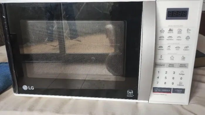 Vendo Forno Microondas LG novo
