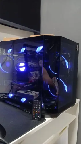 VENDO GABINETE MANCER CV 700L JUNTO COM AS FANS PCYES ARGB WATER COOLER DA MESMA MARCA