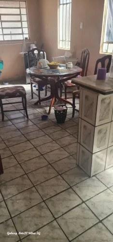 Mesa com 4 cadeiras 