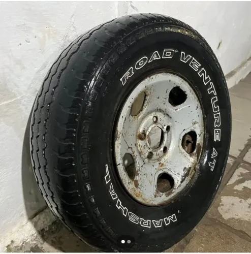 Roda com pneu s10 pra vender ligeiro!