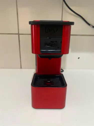 Cafeteira Três Corações vermelha