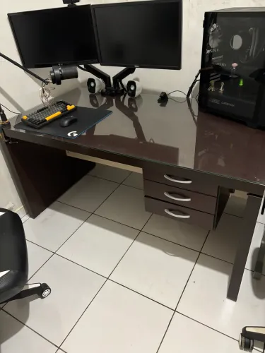 Mesa de escritório ou setup 