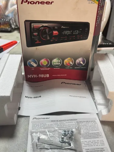 Embalagem auto rádio Pioneer mvh-98ub com manual isopor ferragens na oferta