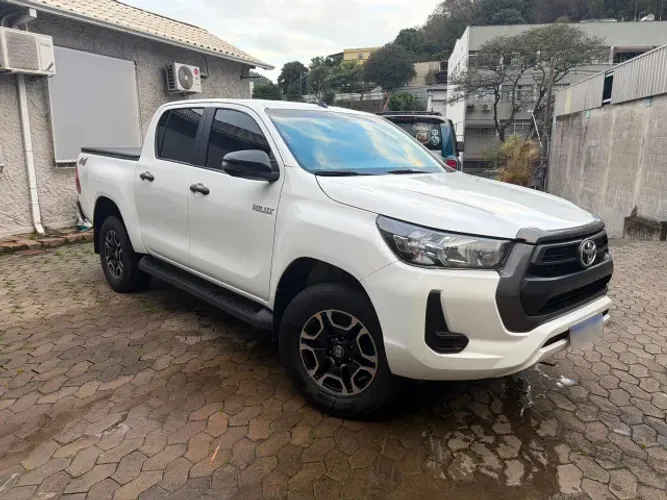 Toyota Hilux CD 4X4 2.8 Diesel Mec. 2023