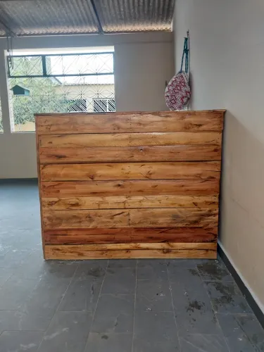 Vende-se este balcão.