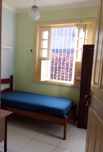 Quarto mobilhado para estudante/profissional