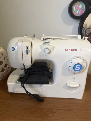 Máquina de costura singer