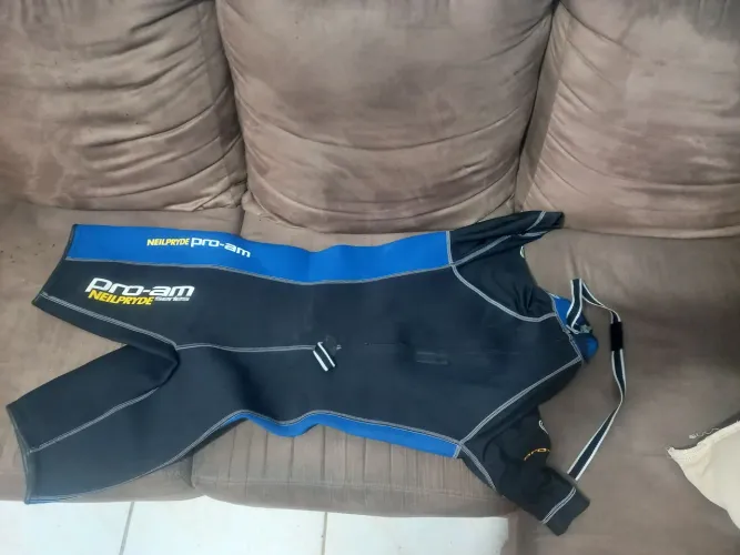 Roupa de mergulho tamanho XS