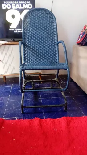 Vendo cadeira de balanço semi nova, pouquíssimo uso