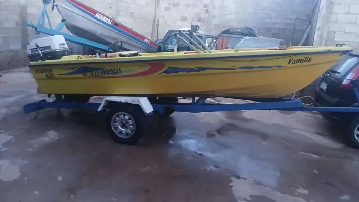 Lacha mistral 430 + motor 40 HP + carretinha